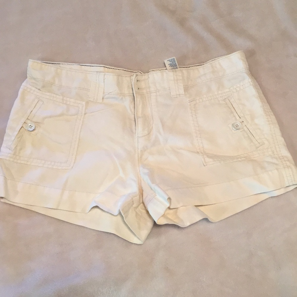 White American Eagle shorts